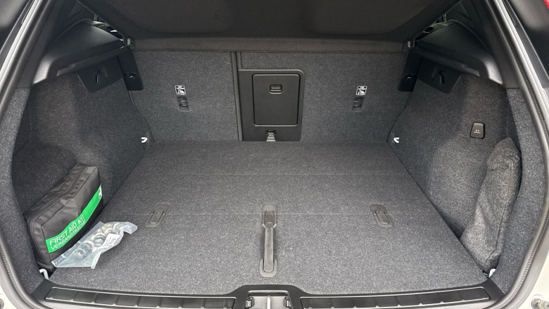 Volvo XC40 2.0 B3P Ultra Dark 5dr Auto Petrol Estate